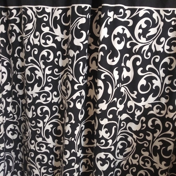 Wellesley Manor shower curtain - Picture 2 of 3